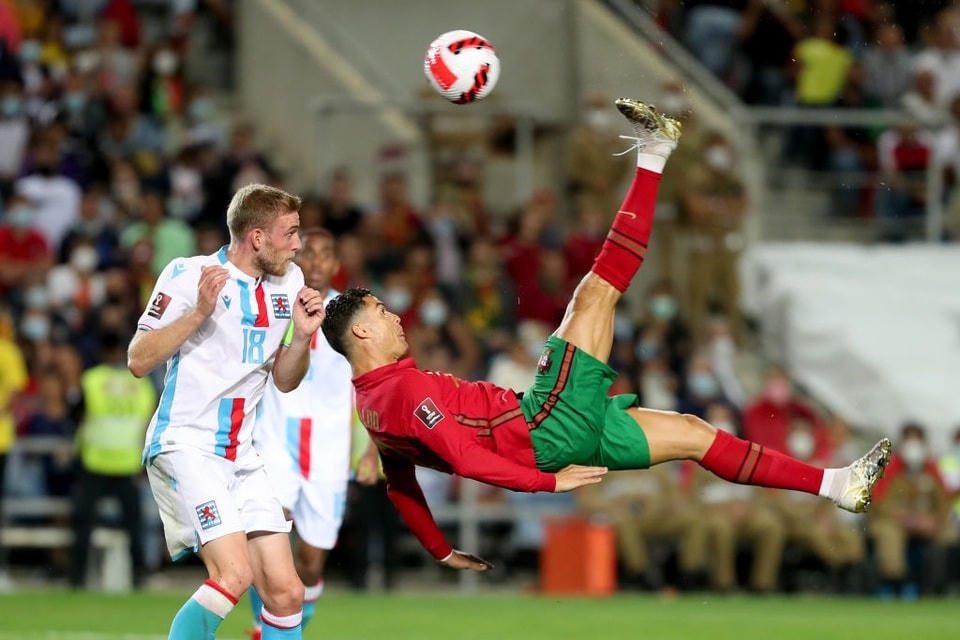 Siêu sao 36 tuổi lập kỷ lục ghi hat-trick ở tuyển quốc gia với 10 lần.