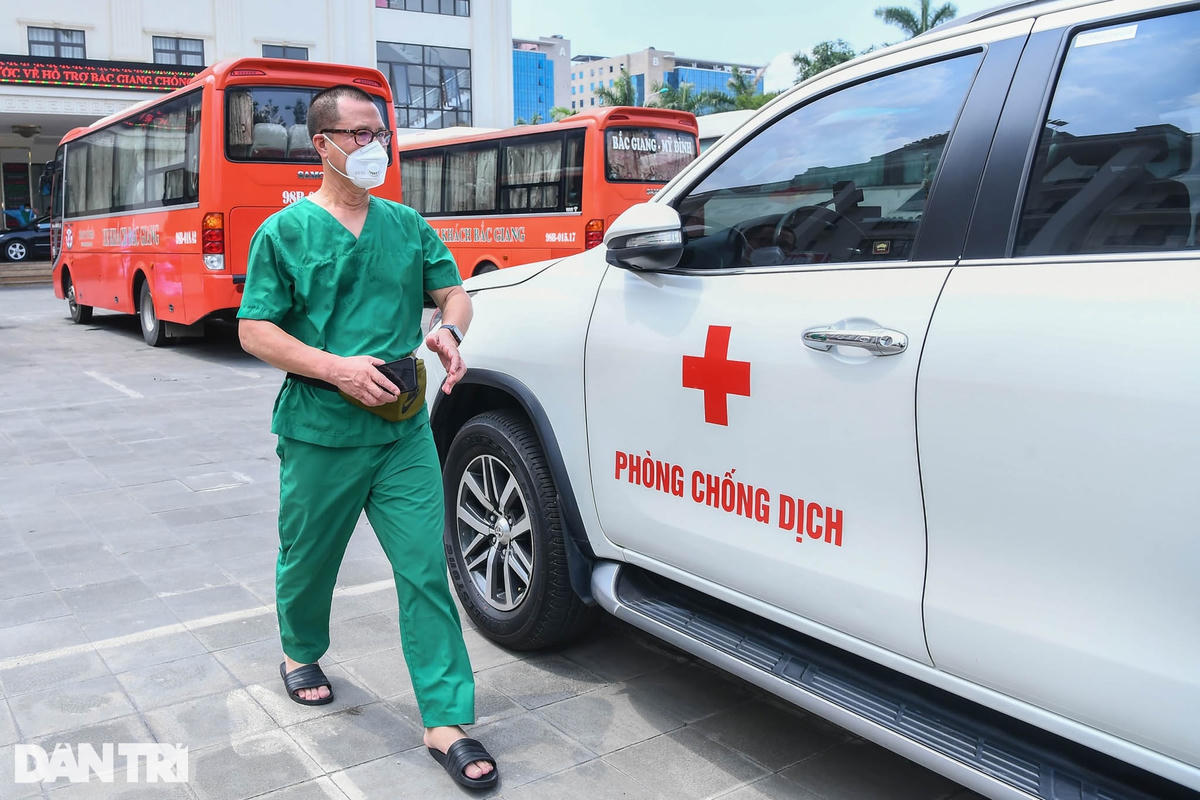 Vị chủ tịch ‘trốn vợ’ vào tâm dịch làm tài xế chuyến xe 0 đồng