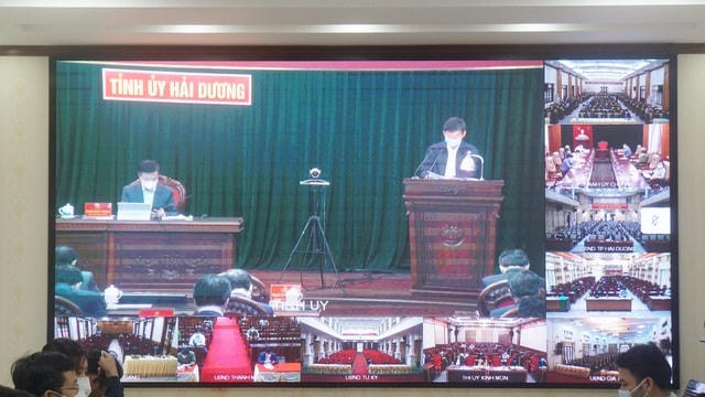 Ông Lương Văn Cầu phát biểu tại cuộc họp.