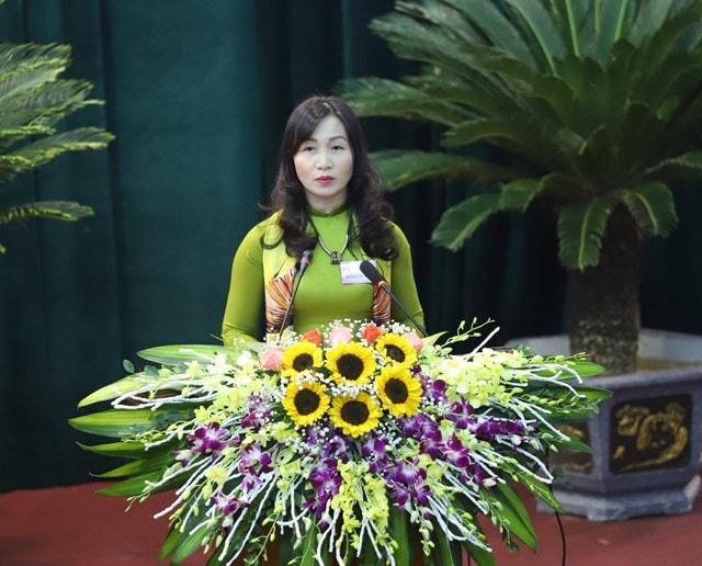 Bà Nguyễn Thị Mai Thủy, Phó Chủ tịch Thường trực Ủy ban MTTQ tỉnh Hà Tĩnh phát biểu tại kỳ họp.  