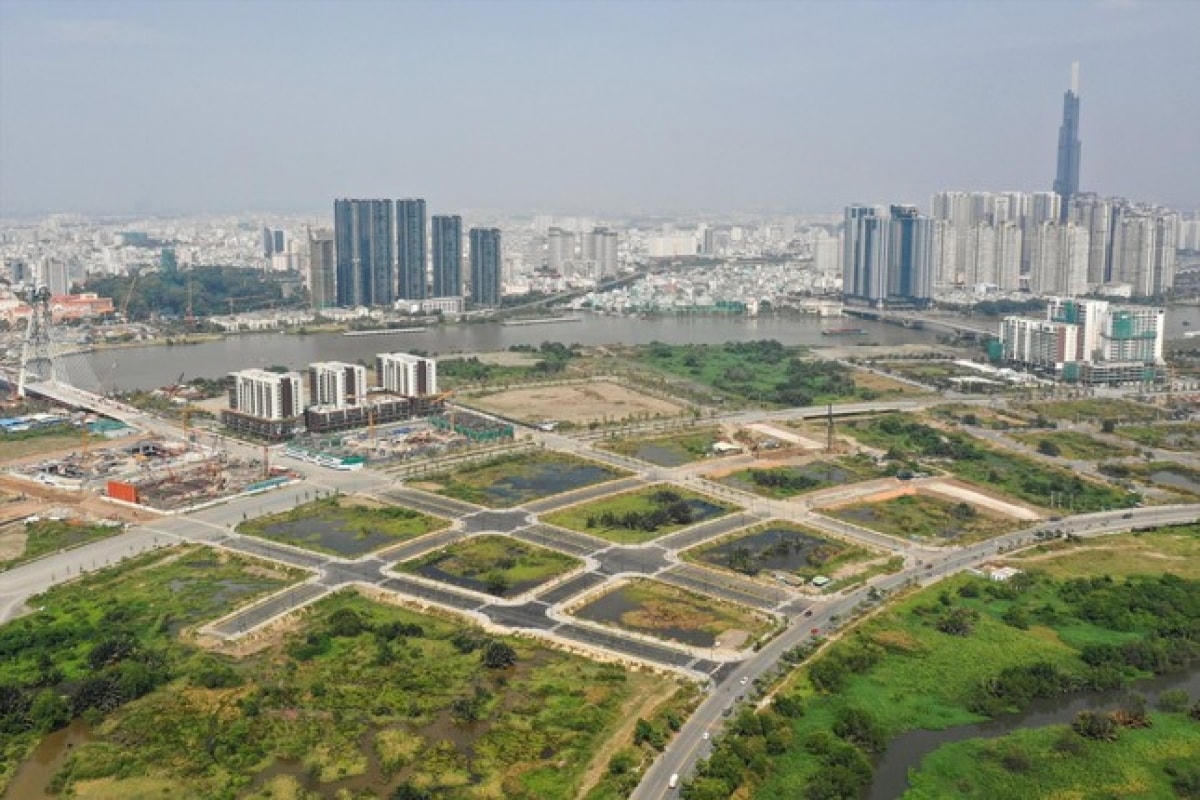 Đấu giá cao kỷ lục nhưng nhiều doanh nghiệp tham gia đấu giá đất tại Thủ Thiêm dần bỏ cọc.  Ảnh: VOV