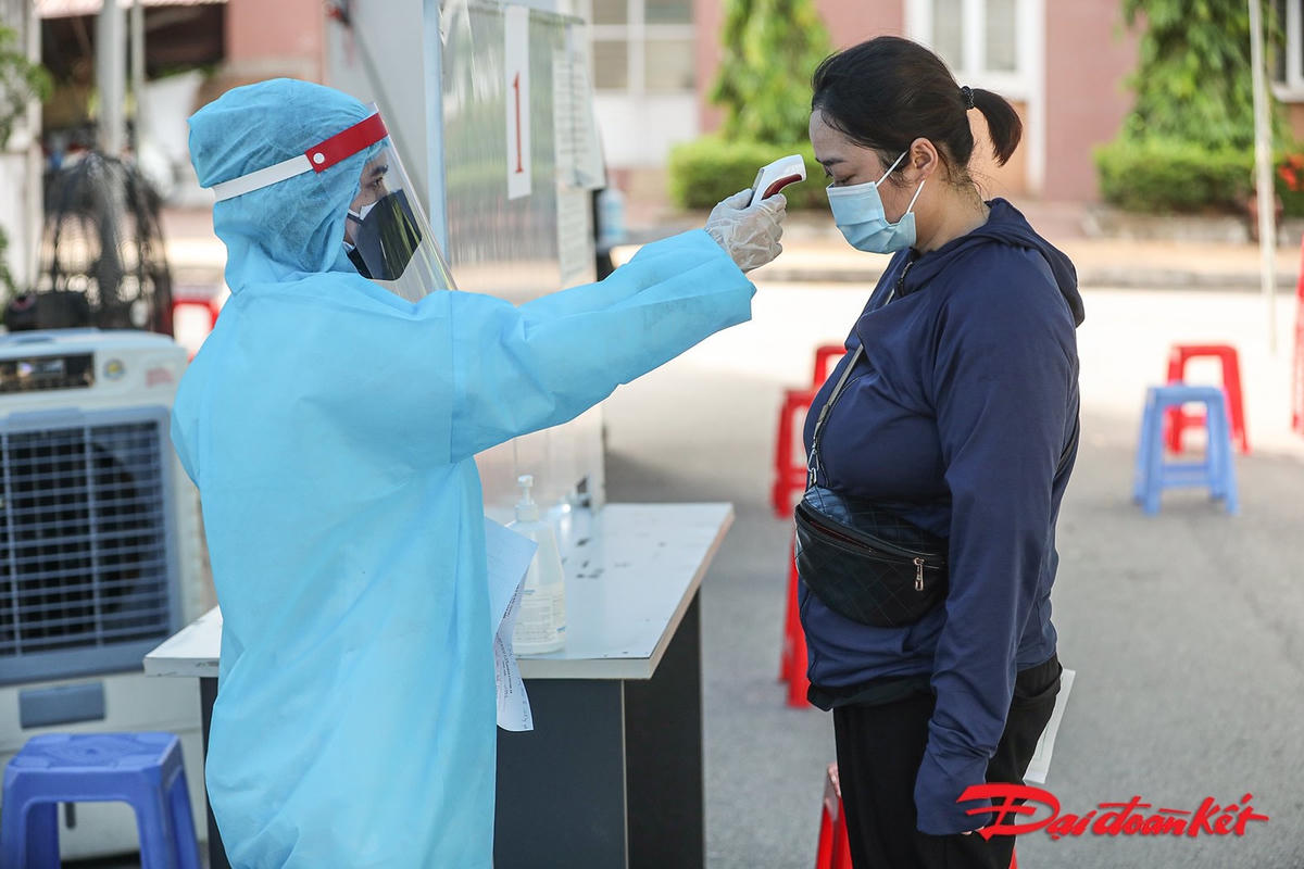 BV Sản Nhi Bắc Giang: Xét nghiệm Covid-19 nhanh tất cả người đến khám chữa bệnh