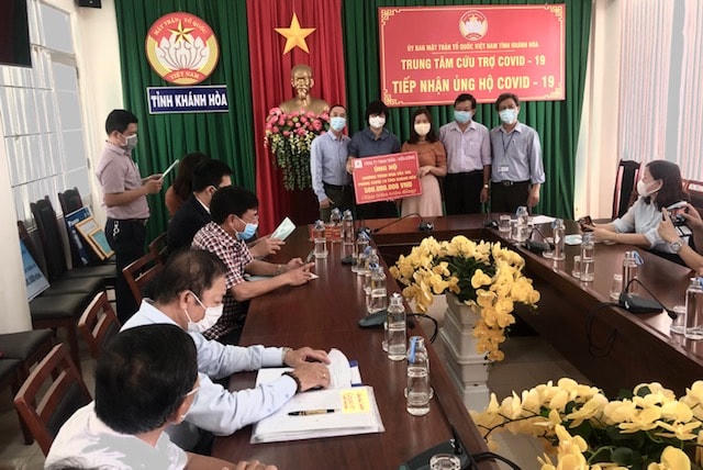 Mặt trận tỉnh Khánh Hòa tiếp nhận quỹ phòng chống Covid-19.