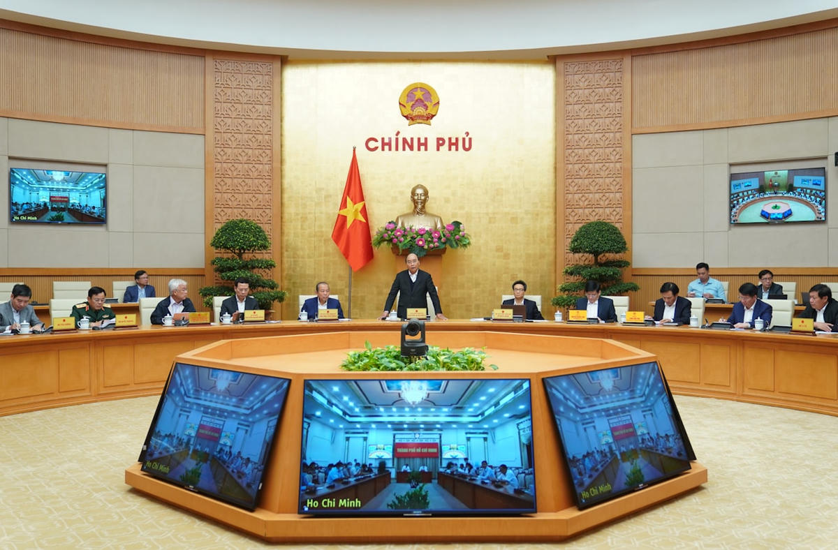 Thủ tướng Nguyễn Xuân Phúc phát biểu chỉ đạo tại phiên họp Thường trực Chính phủ. Ảnh: VGP.