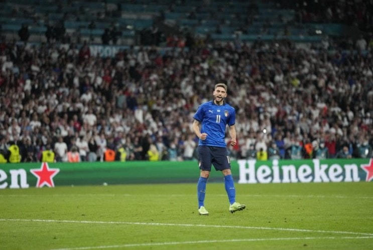 Domenico Berardi mở đầu thuận lợi cho Italy ở loạt sút luân lưu. (Nguồn: UEFA).