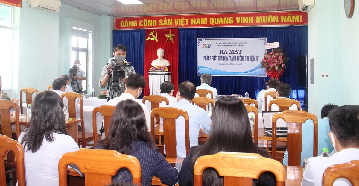 Quang cảnh buổi lễ ra mắt Phòng  PT&TT điện tử.