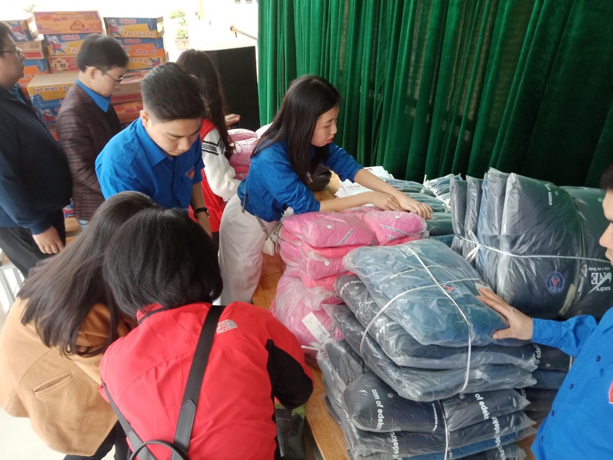 ‘Chia sẻ, kết nối yêu thương mang Tết đến mọi nhà’