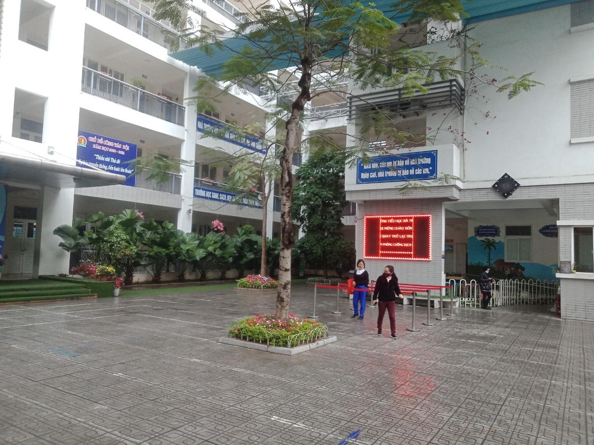 Khuôn viên Trường Tiểu học Bà Triệu.