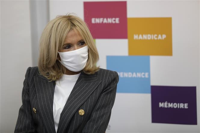 Bà Brigitte Macron, phu nhân của Tổng thống Pháp Emmanuel Macron  phải tự cách ly.