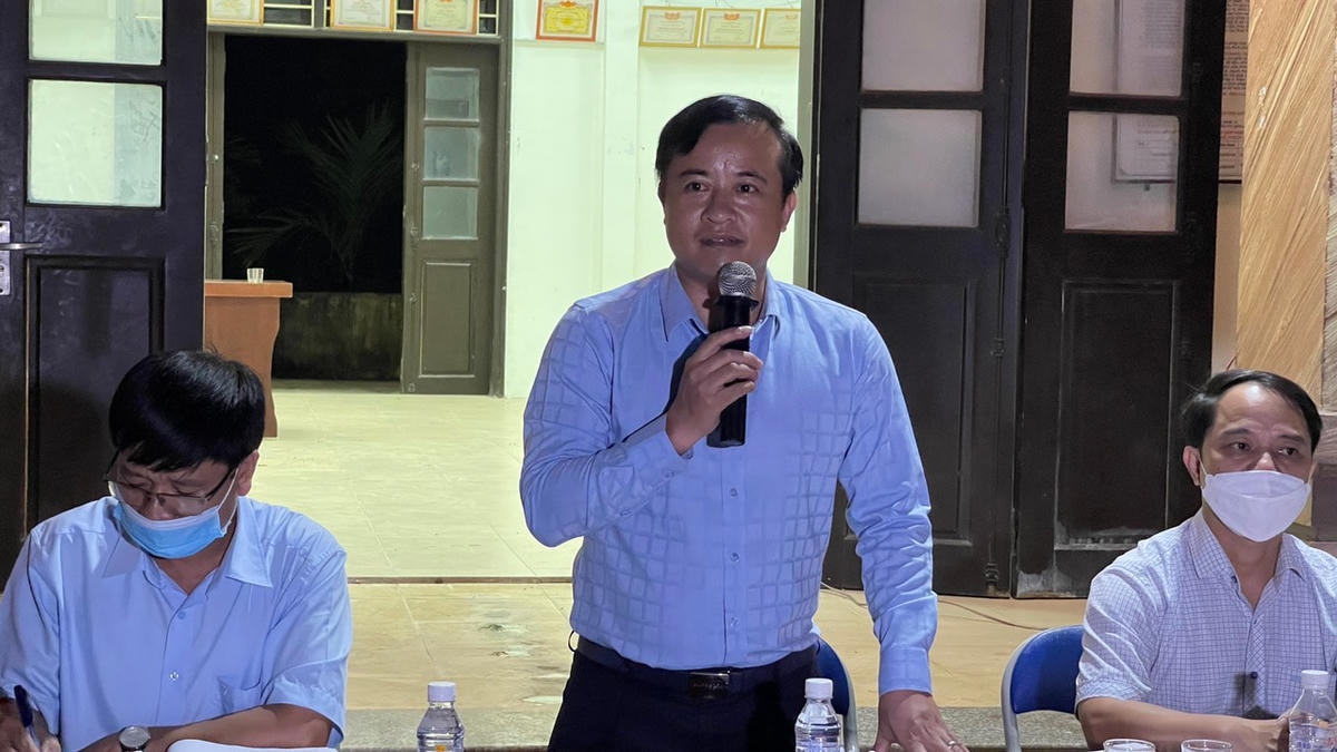 Ông Đỗ Mạnh Hưng, Chủ tịch UBND huyện Ba Vì trong buổi đối thoại.