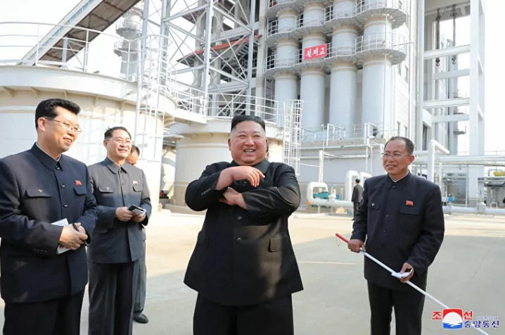 Ông Kim Jong-un xuất hiện tại buổi lễ khai trương một nhà máy phân bón tại thành phố công nghiệp phía Bắc Bình Nhưỡng. Ảnh: KCNA.