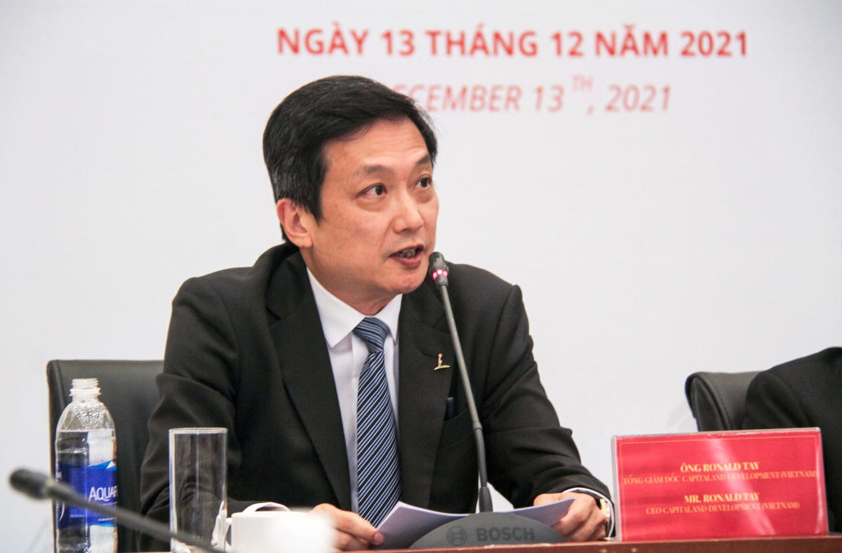 Ông Ronald Tay, Tổng Giám đốc CapitaLand Development phát biểu tại lễ ký kết hợp tác phát triển Thành phố mới Bình Dương.