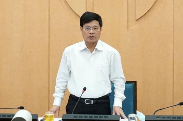 Ông Ngô Văn Quý yêu cầu giãn cách trong các cửa hàng ăn uống. Ảnh: TPO.