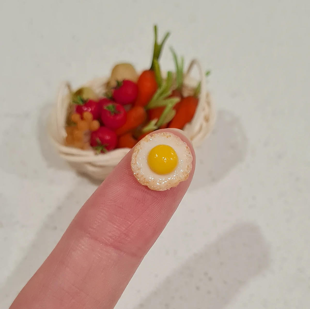 Mẹ đảm 'hô biến' đất sét làm đồ chơi tí hon tặng con gái