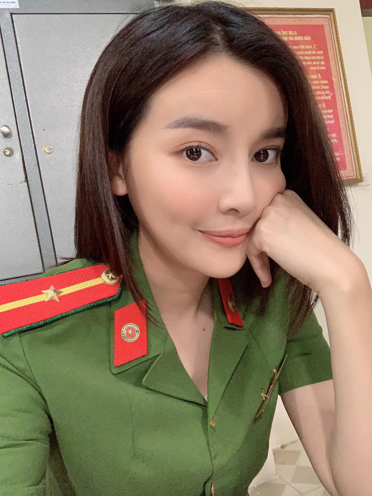 Hạ Lam là nữ sinh trường Học viện Cảnh sát, cô lớn lên với những hoài bão, ước mơ và tình yêu. Ảnh: NVCC. 