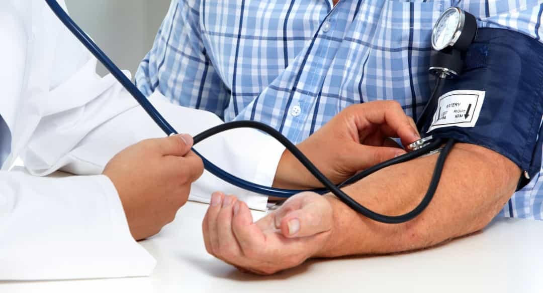Cao huyết áp - Các nghiên cứu cho thấy sữa ít béo và các sản phẩm từ sữa ít béo khác có thể giúp giảm huyết áp. Canxi, kali và magiê kết hợp với nhau để chống lại huyết áp cao.
