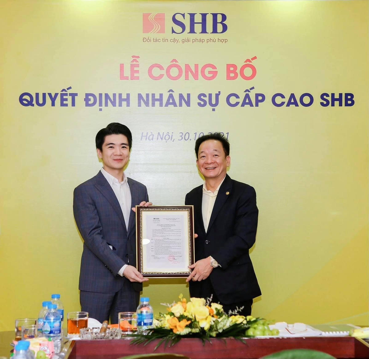 Ông Đỗ Quang Vinh nhận quyết định bổ nhiệm.