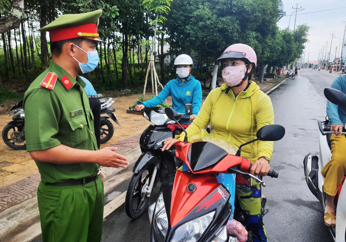 Vẫn còn nhiều người ra đường không rõ lý do.