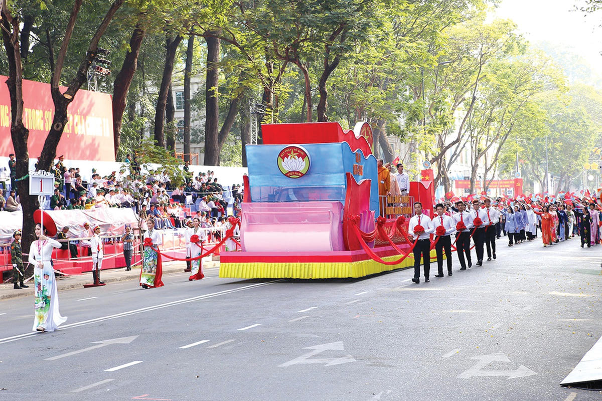 Dưới mái nhà chung