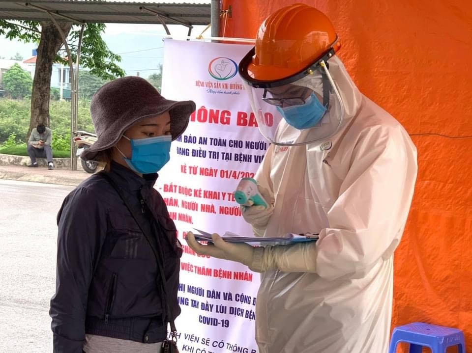 Bệnh viện không tiếp người nhà đến thăm, giữ an toàn sinh mạng cho tất cả mọi người - Ảnh 4