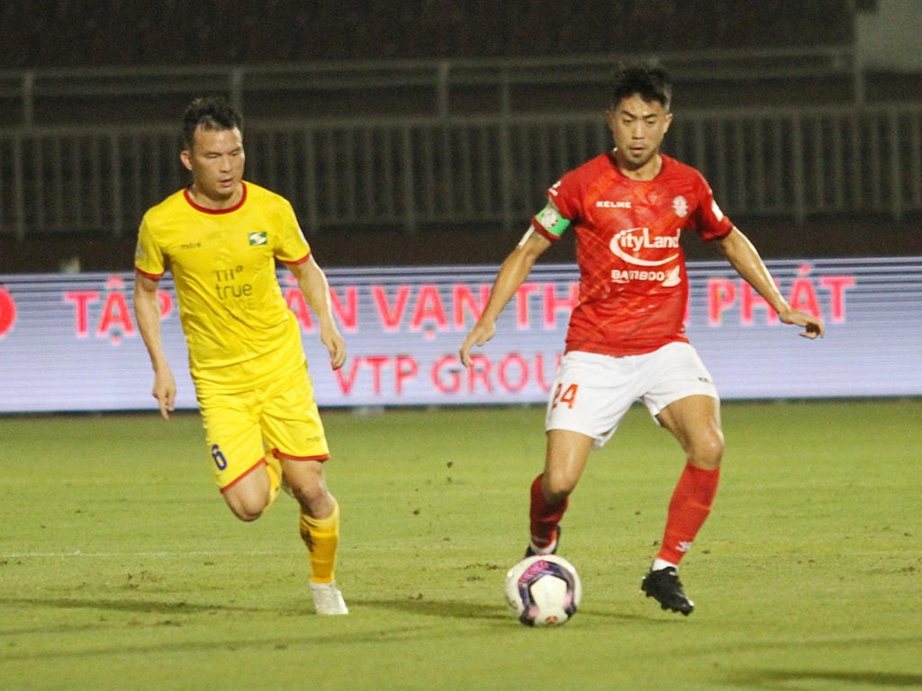 Lee Nguyễn tái xuất trong trận CLB TP HCM tiếp SL Nghệ An trên sân Thống Nhất.