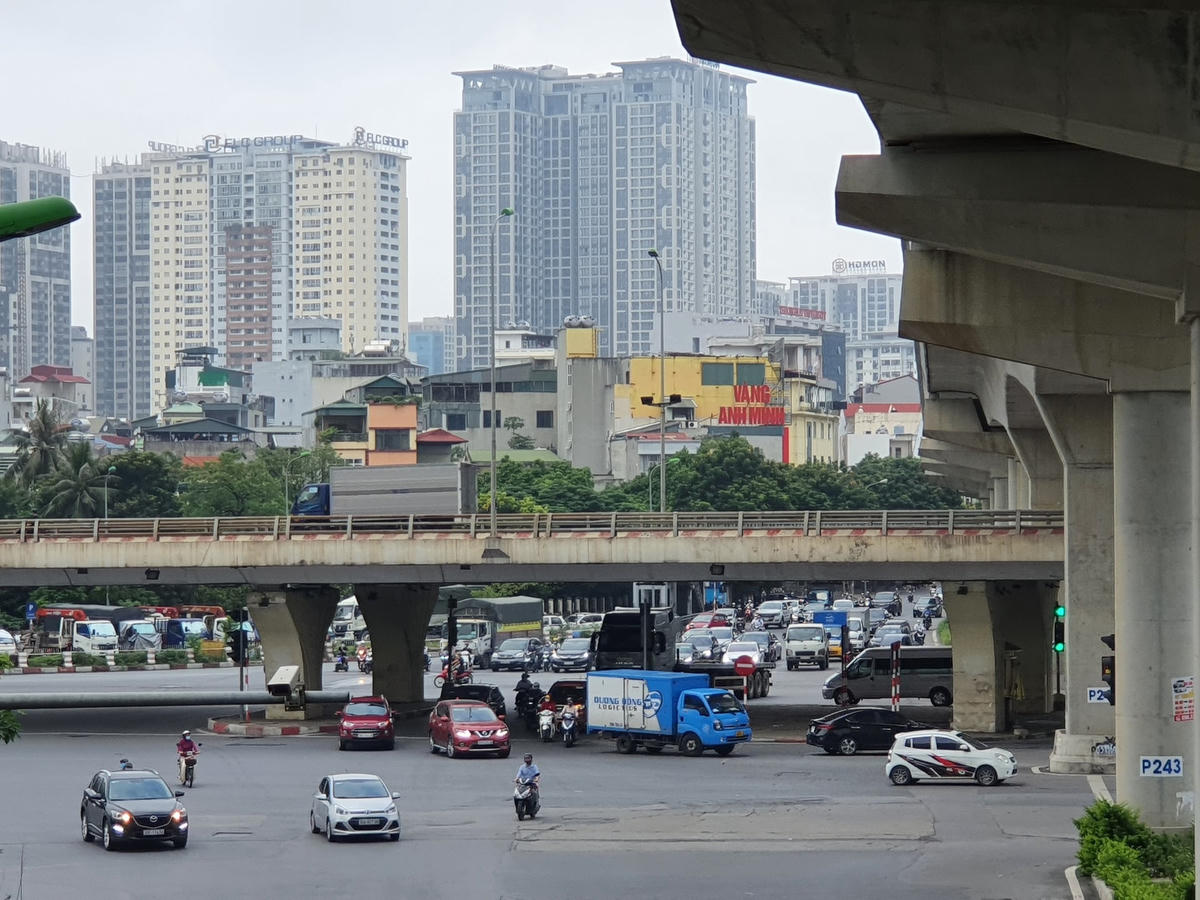 Ngã tư Xuân Thủy - Phạm Hùng.