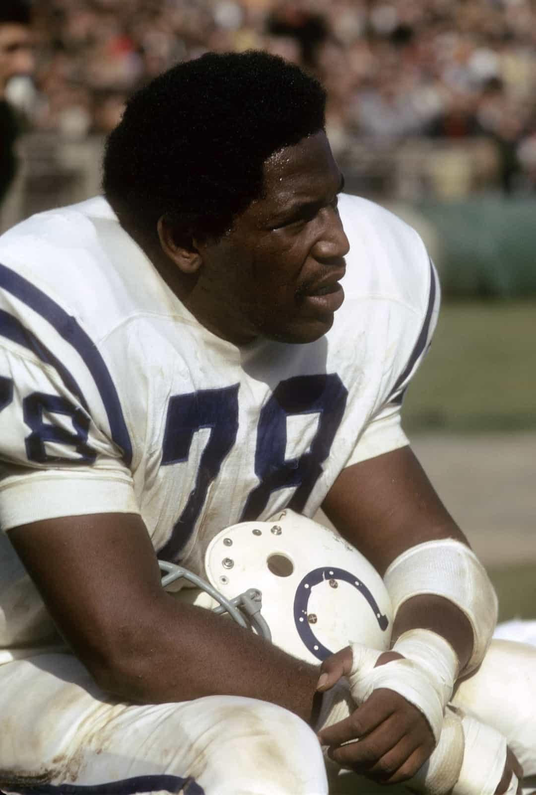 Trước khi trở thành Hightower trong loạt phim 'Học viện Cảnh sát', Bubba Smith đã chơi 9 mùa giải ở NFL.  