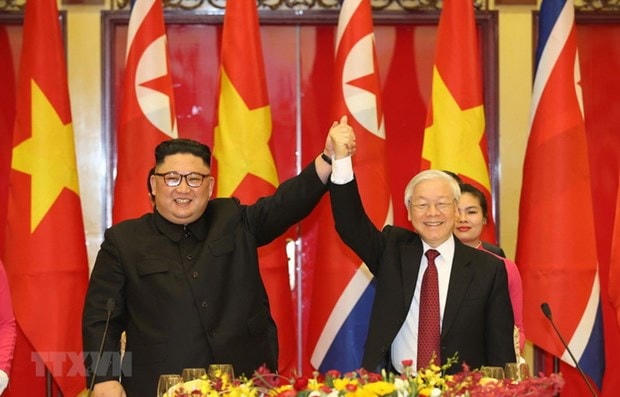 Tổng Bí thư, Chủ tịch nước Nguyễn Phú Trọng chào mừng Chủ tịch Triều Tiên Kim Jong-un tại buổi tiệc chiêu đãi chào mừng tối 1/3/2019. Ảnh: Trí Dũng/TTXVN.  