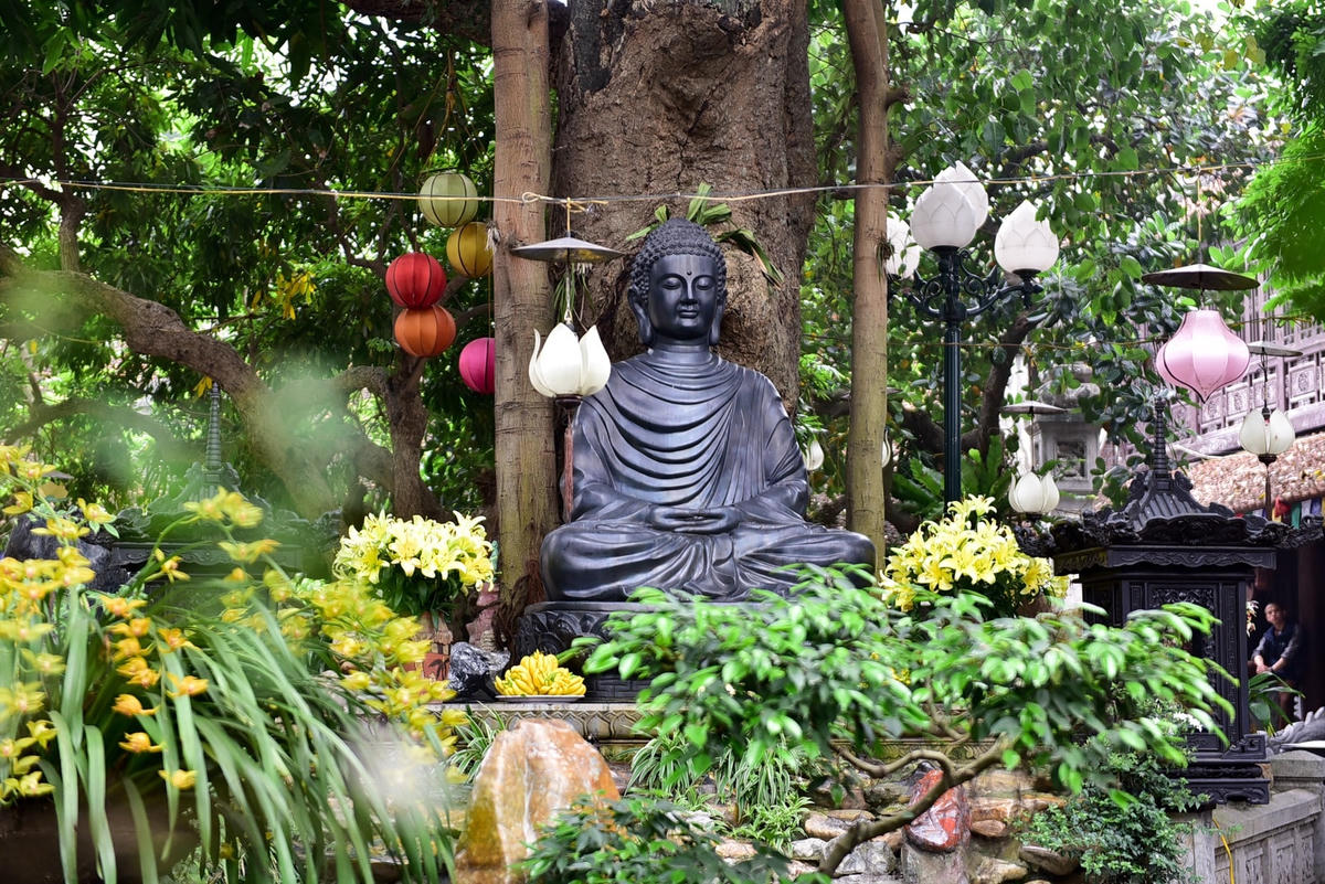 [ẢNH] Ngôi chùa cổ có tượng Phật từ đá quý nguyên khối nặng 600 kg