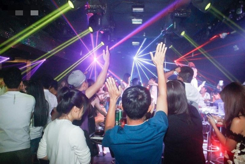 Từ 18h hôm nay, TP HCM dừng hoạt động karaoke, quán bar, vũ trường