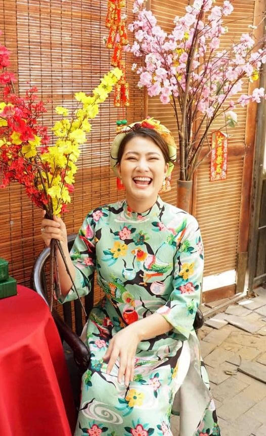 Ngọc Lan bóng gió chuyện lên cân, cô hóm hỉnh: "Chưa gì đã thấy bánh chưng bánh tét thịt kho hột vịt rộn ràng nơi Út".