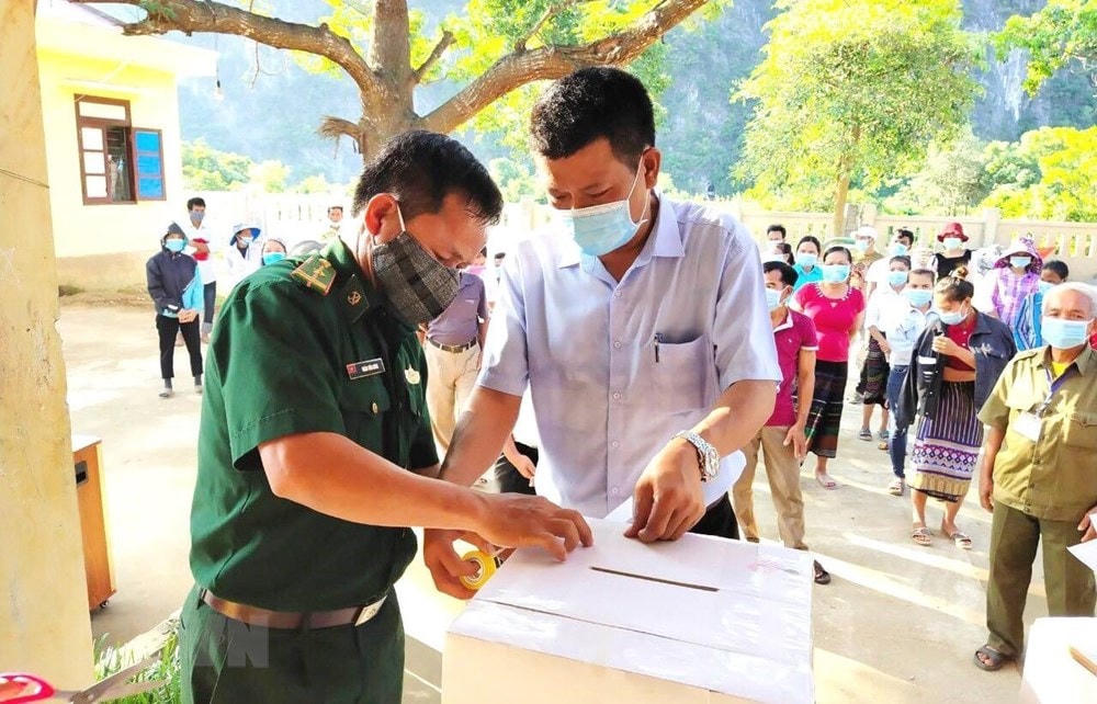 Bầu cử sớm ở khu vực biên giới, miền núi tỉnh Quảng Bình. (Ảnh: TTXVN phát).