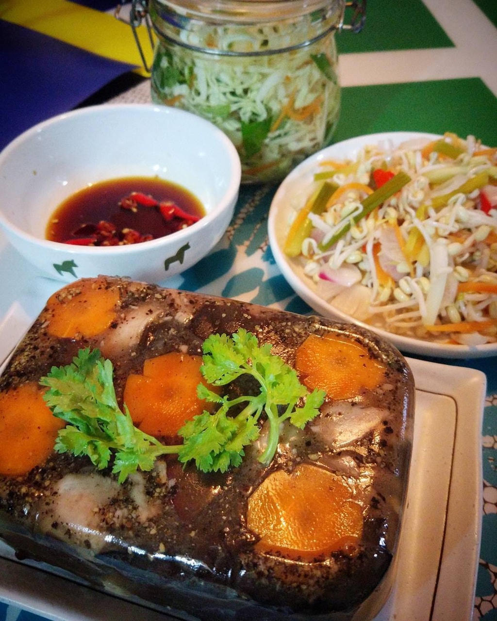 Thịt đông, món ăn đặc trưng của người miền Bắc.