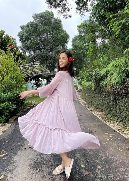 Diễn viên Thu Quỳnh mong Hà Nội và Sài Gòn chóng khỏe để mọi người sớm có thể tung tăng, bay nhảy như trước.  