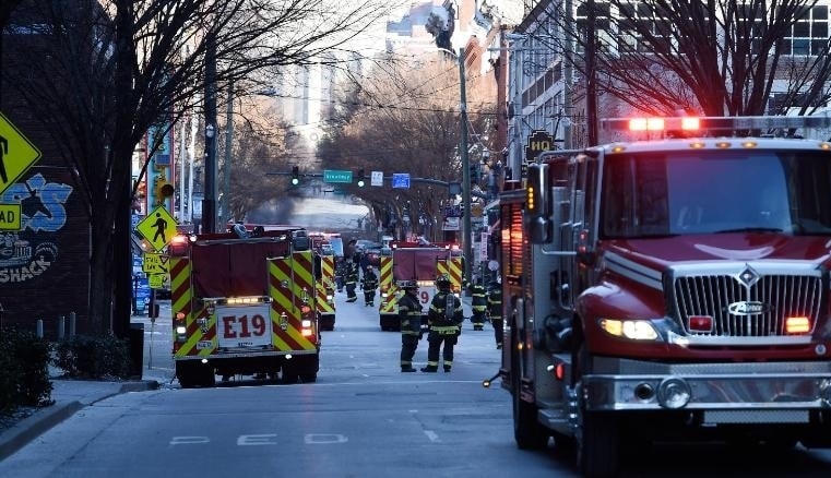 Xe cứu hỏa tại hiện trường. Ảnh: USA Today.