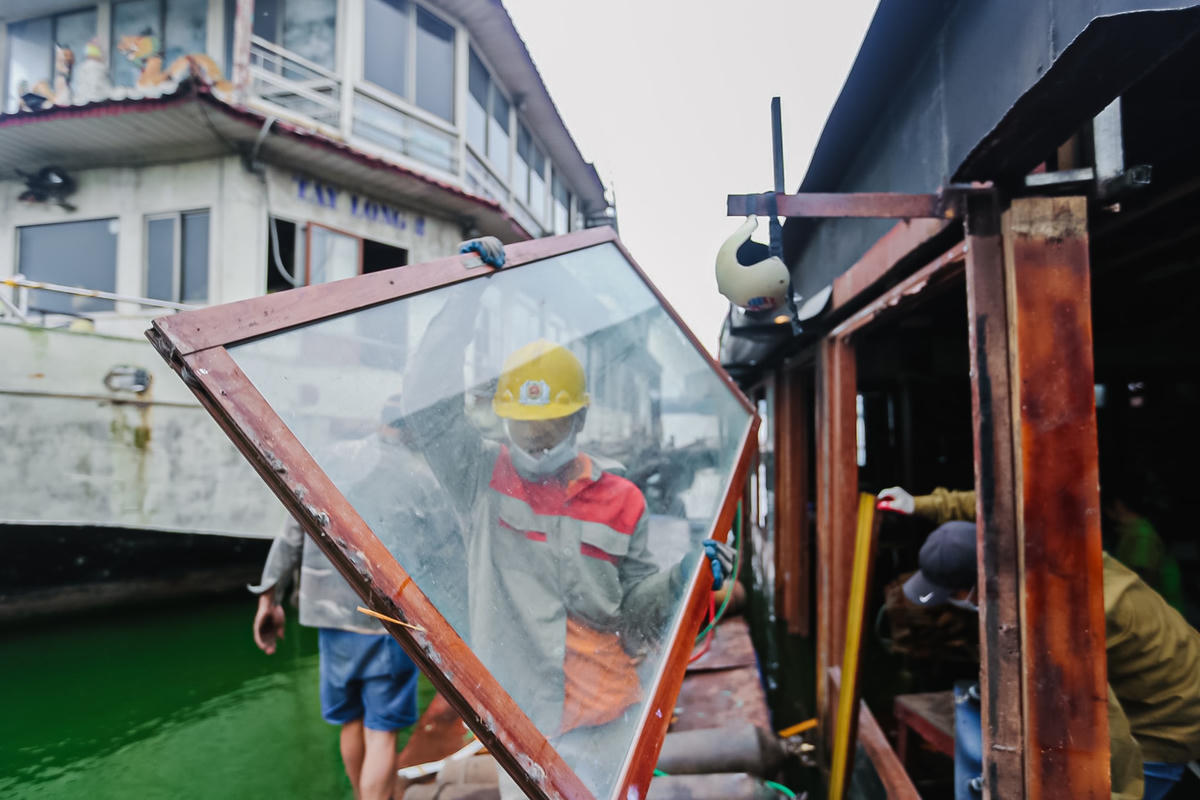 “Chi phí thuê nhân công tháo gỡ dao động từ 400-500 nghìn đồng trên 1 người một ngày” - Chị Mai nói.