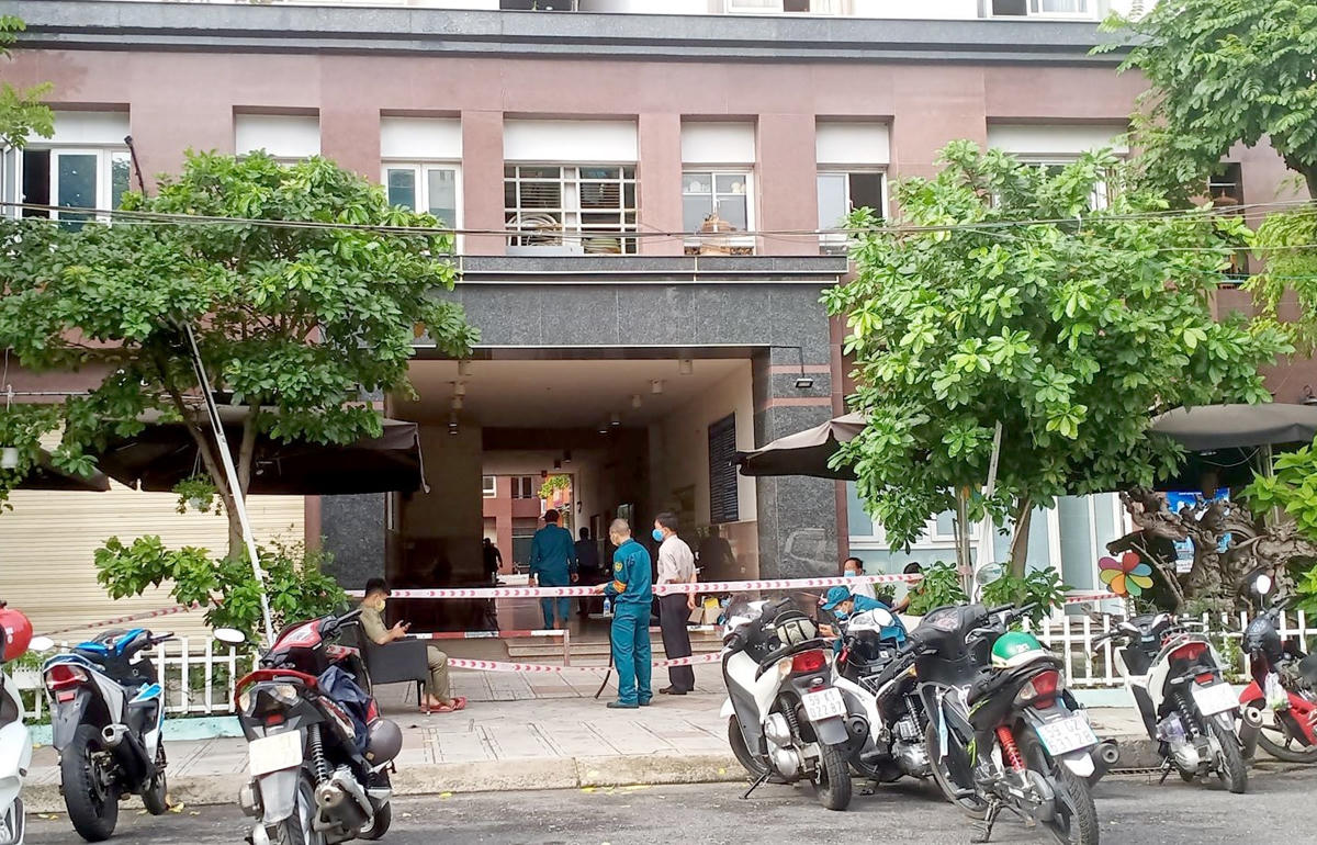 Lối vào block 2B chung cư Thái An 2 bị phong toả.