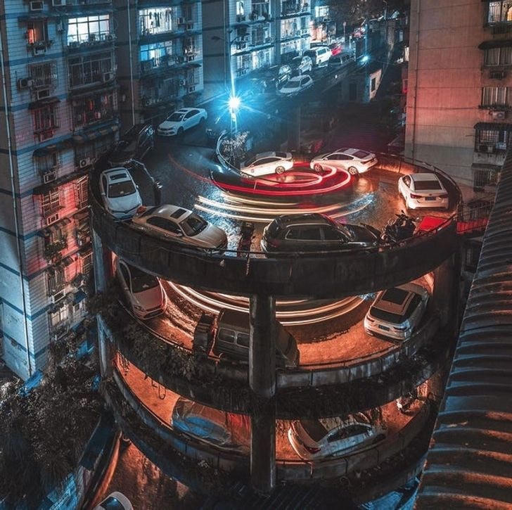 Một con phố hình xoắn ốc ở Trùng Khánh.  