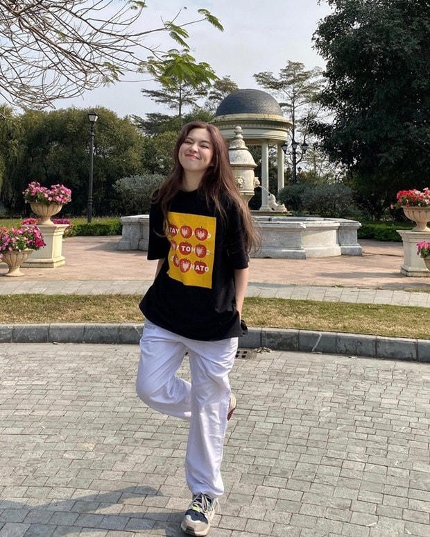 [ẢNH] Phong cách bánh bèo phủ sóng street style của dàn sao Việt