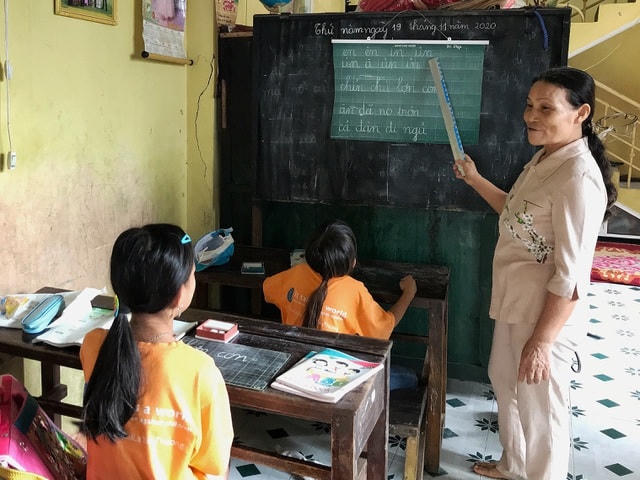 Cô Trần Thị Ngọc Diệp đã có gần 30 năm mở lớp dạy miễn phí cho trẻ em nghèo.  