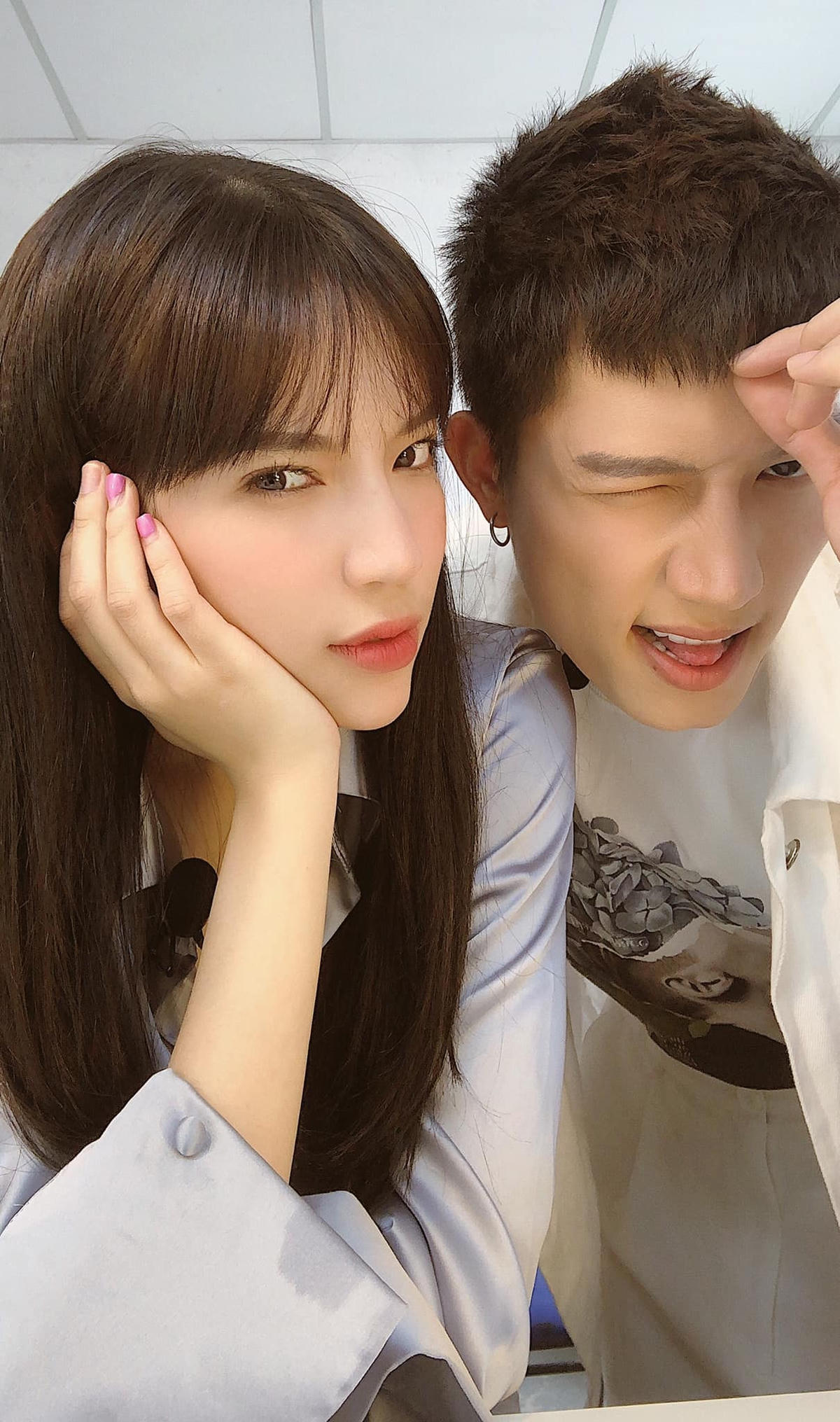 Trước đó Anh Tú và LyLy đã nhiều lần lộ hint hẹn hò và nhận được sự ủng hộ nhiệt tình từ người hâm mộ.