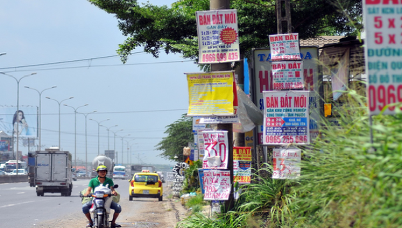 Mua bán đất bùng nổ thiếu kiểm soát.
