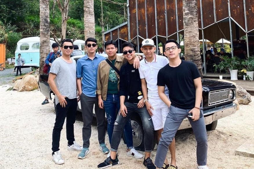 Lúc rảnh rỗi, Matt Liu (thứ ba từ phải sang) cùng bạn bè tổ chức các chuyến đi lái xe rong ruổi nhiều tỉnh thành.