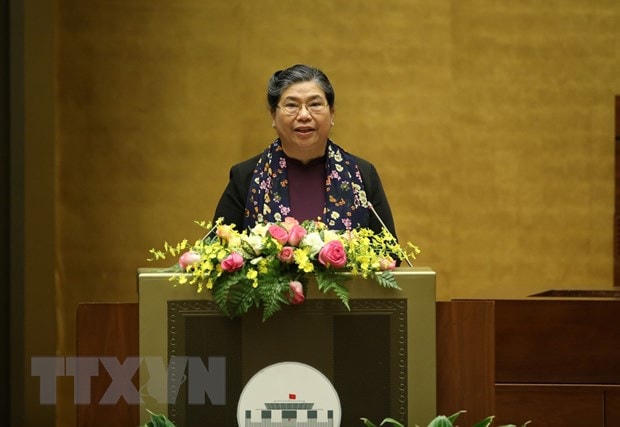 Phó Chủ tịch Quốc hội Tòng Thị Phóng trình bày Tờ trình đề nghị Quốc hội miễn nhiệm Chủ tịch Quốc hội, Chủ tịch Hội đồng Bầu cử Quốc gia. (Ảnh: TTXVN).