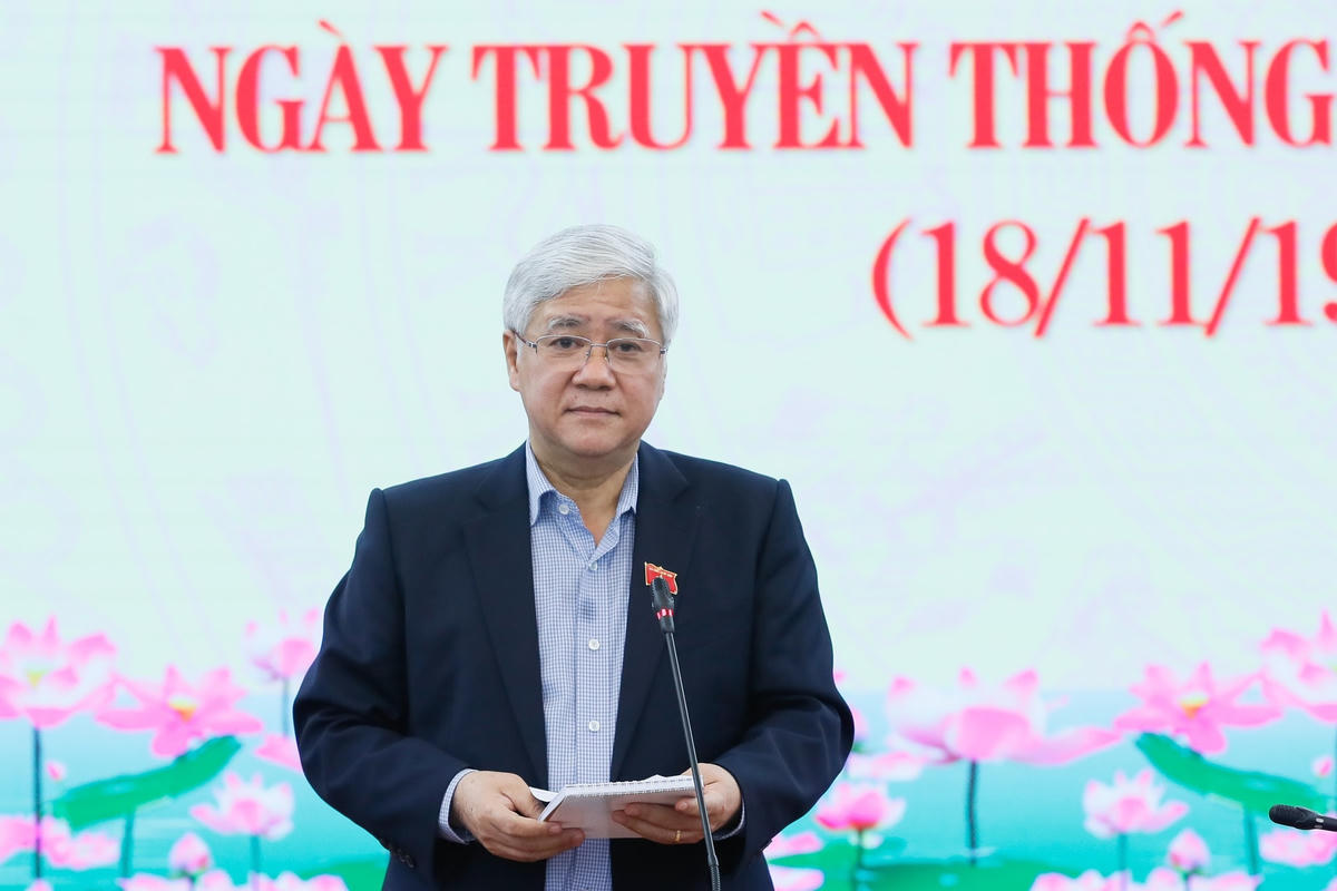 Chủ tịch UBTƯ MTTQ Việt Nam Đỗ Văn Chiến phát biểu tại cuộc gặp mặt.