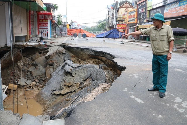 Hình ảnh "hố tử thần" trước đó, ngày 9/4.  