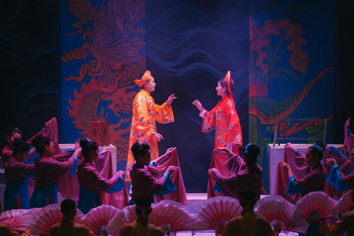 Cảnh trong vở “Rồng phượng”.