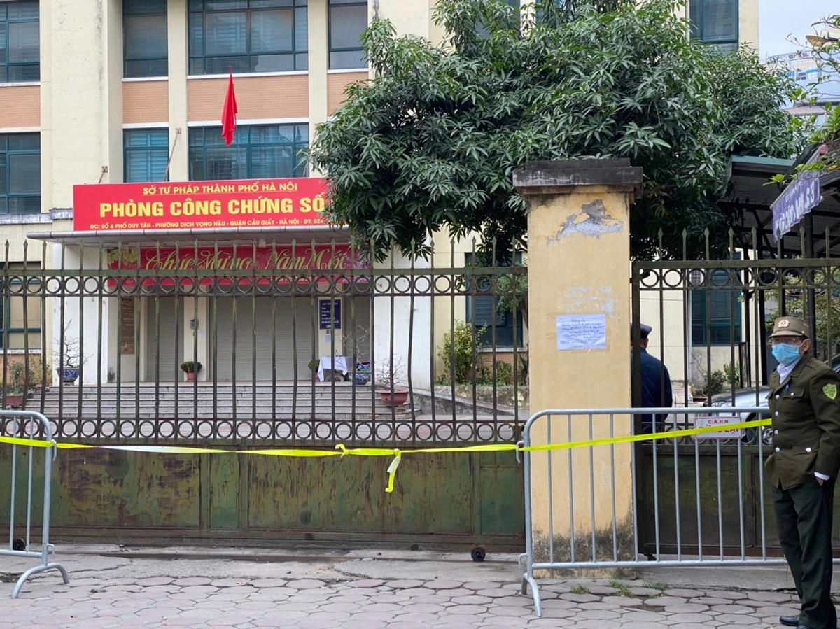Văn phòng công chứng số 3 tại Duy Tân, Dịch Vọng Hậu, Cầu Giấy,  Ảnh: Lan Anh.