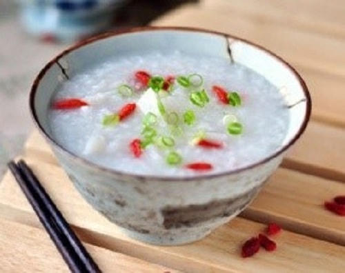 Cháo gà, hoài sơn, kỷ tử.