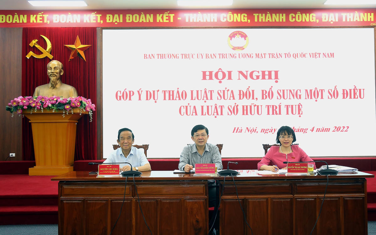 Chủ trì Hội nghị.
